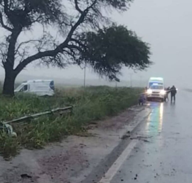 VUELCO EN RUTA 16: UNA AMBULANCIA TERMINÓ VOLCADA Y SUS OCUPANTES SALIERON ILESOS