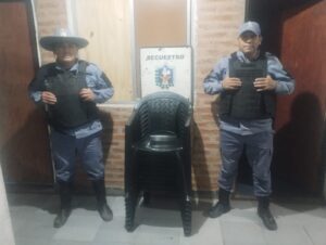 ROBO EN UNA CAPILLA DE COLONIA ELISA: RECUPERAN LAS SILLAS SUSTRAÍDAS EN UN DESCAMPADO