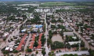 CASTELLI BAJO AGUA: ACTIVARON UNA BOMBA SOBRE LA RUTA 95 PARA EVITAR UN COLAPSO MAYOR