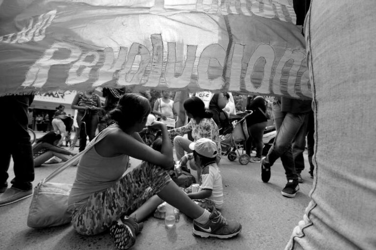 ALERTA SOCIAL: MÁS DE LA MITAD DE LOS NIÑOS EN ARGENTINA VIVE EN LA POBREZA