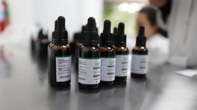 CORRIENTES AVANZA CON EL CANNABIS MEDICINAL: EL ACEITE SE VENDERÁ EN FARMACIAS DESDE MAYO