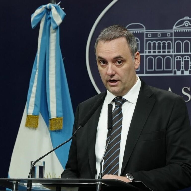 Milei defendió a Adorni y tensionó al gabinete nacional