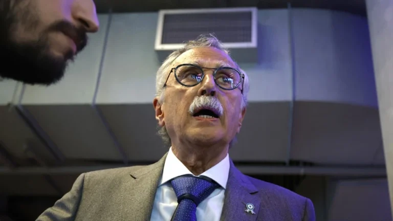 Peligra atención de 700 mil pacientes por fondos