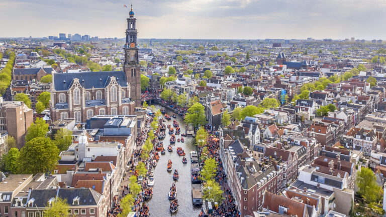 Ámsterdam prohíbe publicidad de carne y combustibles