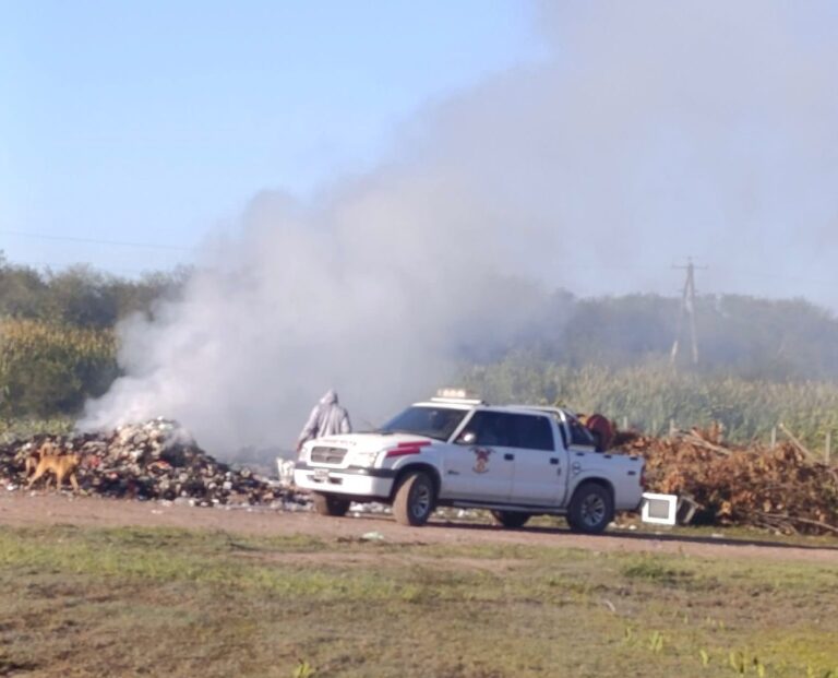 COLONIA ELISA: CONTINÚAN LOS TRABAJOS PARA CONTROLAR EL INCENDIO EN LA PLANTA DE RESIDUOS