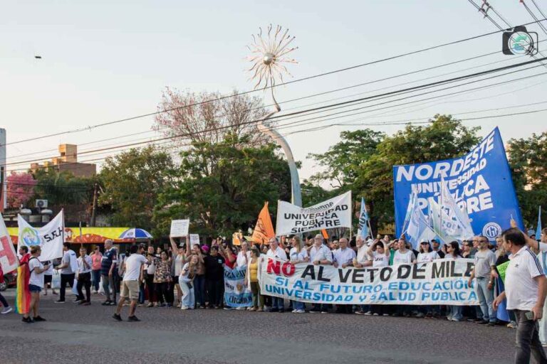 Universidades marchan en Chaco y Corrientes contra el ajuste