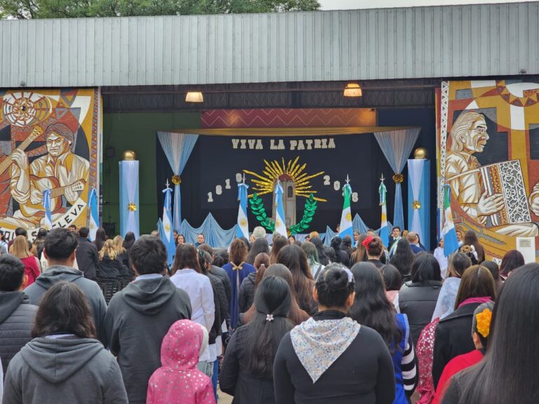 Colonia Elisa conmemoró el 216° aniversario de la Revolución de Mayo con un emotivo acto central