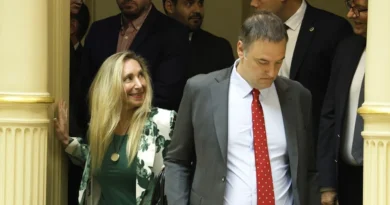 CRECEN LAS VERSIONES SOBRE UNA POSIBLE SALIDA DIPLOMÁTICA DE ADORNI EN MEDIO DE LA POLÉMICA POR SU DECLARACIÓN JURADA