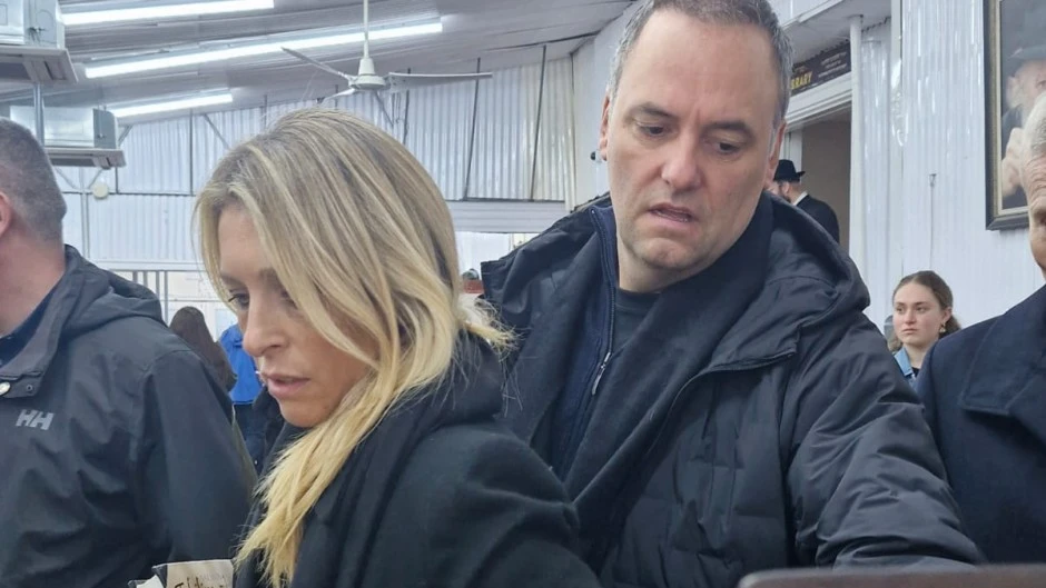 LA ESPOSA DE ADORNI INGRESÓ AL RÉGIMEN DE «INOCENCIA FISCAL» Y CRECE LA POLÉMICA SOBRE SU PATRIMONIO