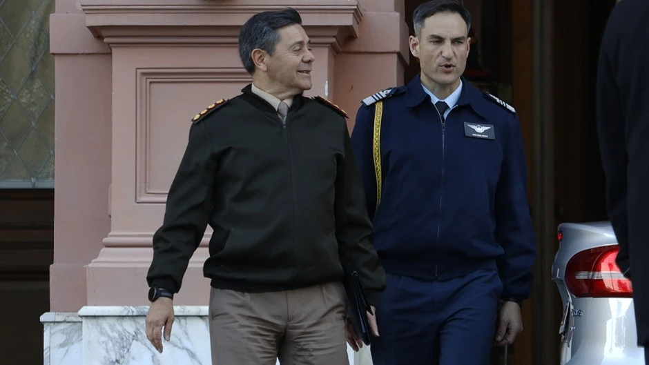 EL GOBIERNO HABILITÓ A LOS MILITARES A TENER UN SEGUNDO TRABAJO: PODRÁN MANEJAR UBER, HACER REPARTOS Y TRABAJAR EN SEGURIDAD PRIVADA
