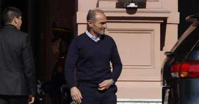 MANIOBRA DE ÚLTIMO MOMENTO PARA EVITAR LA INTERPELACIÓN A ADORNI