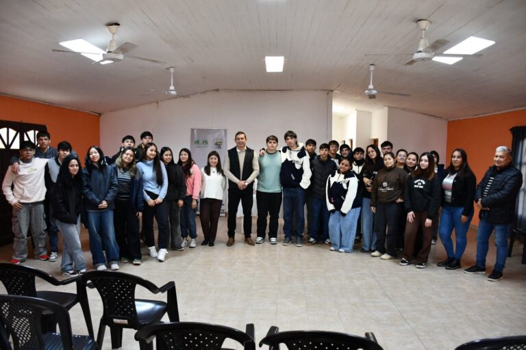 LA ESCONDIDA: ESTUDIANTES DEL ÚLTIMO AÑO PARTICIPARON DEL TALLER “CONSTRUÍ TU FUTURO” JUNTO A LA UNNE