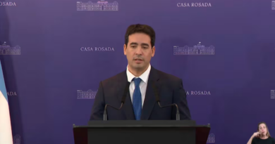 Adrián Ravier evitó preguntas sobre Adorni en su debut como vocero presidencial