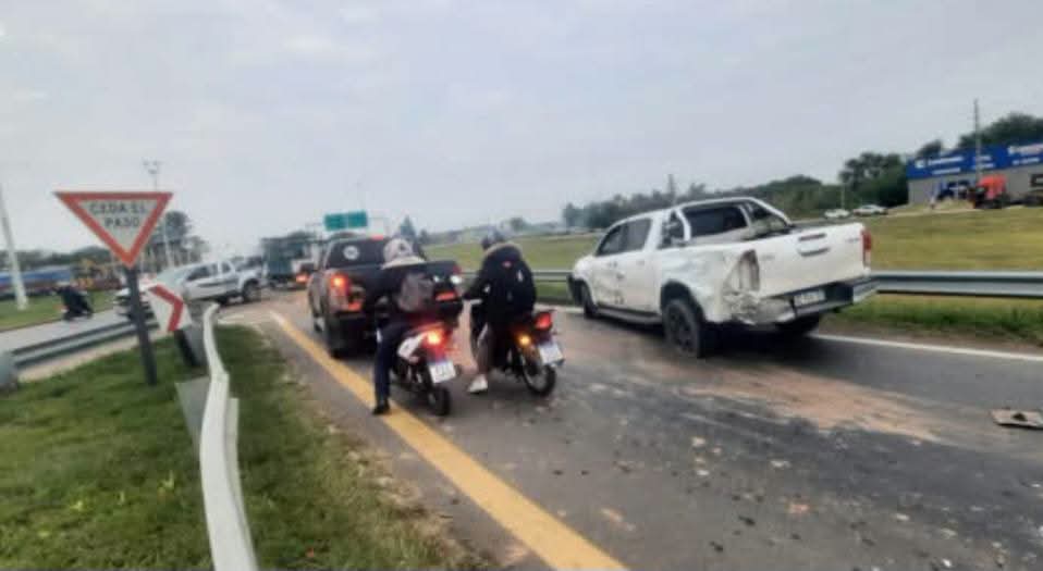 Accidente en la rotonda de las rutas 11 y 16: cuatro vehículos involucrados y demoras en el ingreso a Resistencia