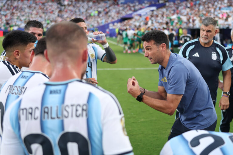 SCALONI DESTACÓ EL TRIUNFO ANTE ARGELIA Y ELOGIÓ A MESSI: «HASTA QUE QUIERA, SERÁ EL MEJOR»