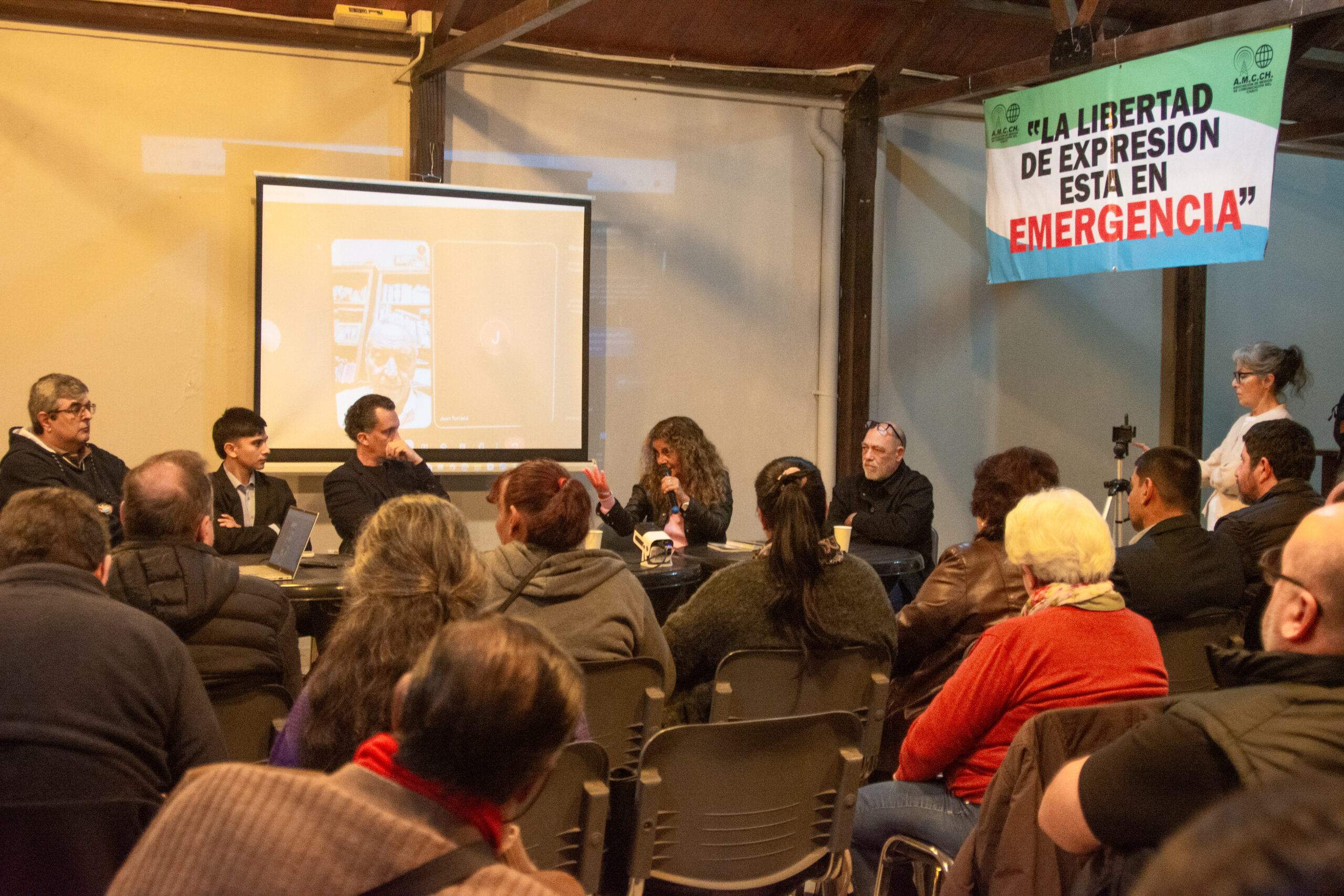 “HABLEMOS SIN CENSURA”: PERIODISTAS CHAQUEÑOS DEBATIERON SOBRE LIBERTAD DE EXPRESIÓN Y LOS DESAFÍOS DEL OFICIO