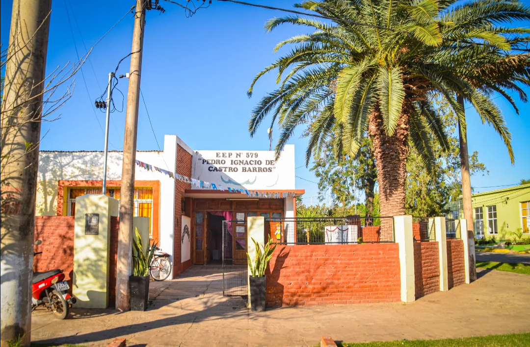 PREOCUPACIÓN EN LA EEP N° 579: LA COMUNIDAD EDUCATIVA SE MOVILIZA CONTRA EL POSIBLE CIERRE DE CARGOS DOCENTES