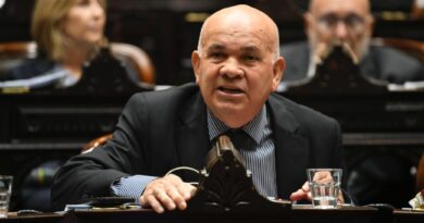 LEIVA APUNTÓ CONTRA ADORNI Y CUESTIONÓ LA TRANSPARENCIA DEL GOBIERNO NACIONAL