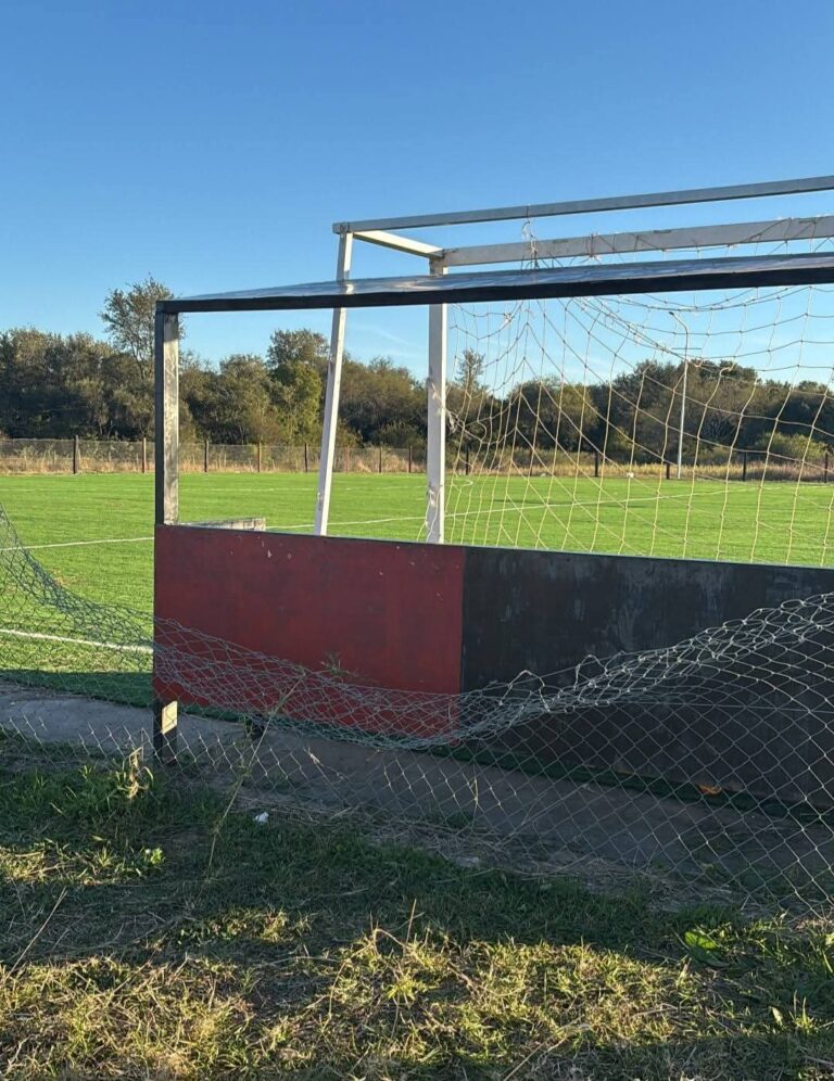 Vandalizaron la cancha de hockey del Club Deportivo Municipales de Colonia Elisa