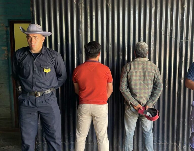 Colonia Elisa: detuvieron a dos hombres acusados de robar y adulterar la identificación de 13 chivos