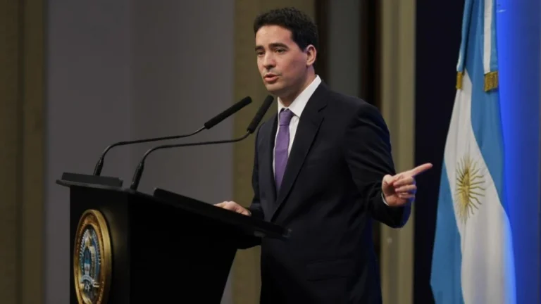 El nuevo vocero de Milei generó polémica: «Los que no puedan pagar el gas se van a tener que abrigar»