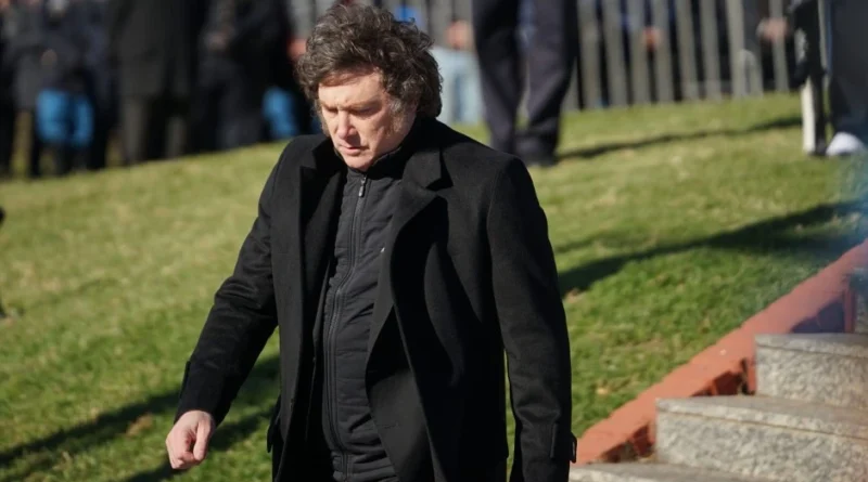 Milei cuestionó a la Selección por la bandera de Malvinas y defendió la vía diplomática para el reclamo de soberanía