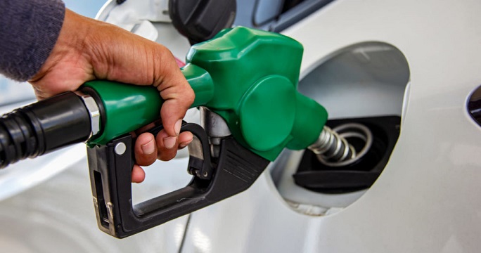 La venta de combustibles volvió a caer en junio y acumula una baja del 1,3% en el primer semestre
