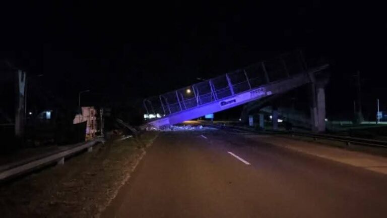Tragedia en Puerto Tirol: un camionero murió tras derrumbar un puente sobre la Ruta Nicolás Avellaneda