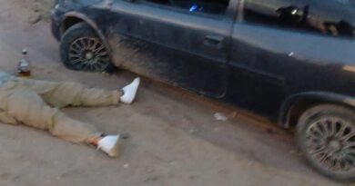 Sáenz Peña: investigan el hallazgo de un hombre junto a un automóvil con una rueda destrozada