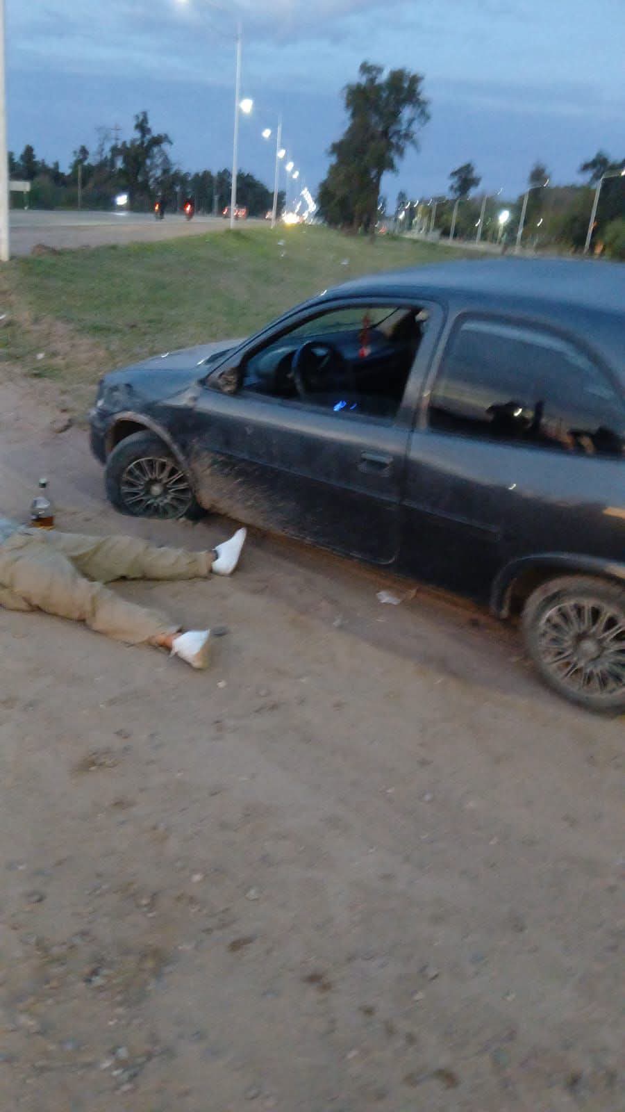 Sáenz Peña: investigan el hallazgo de un hombre junto a un automóvil con una rueda destrozada