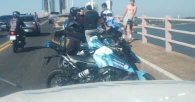 Evitaron una tragedia en el Puente General Belgrano: rescataron a una mujer que intentaba quitarse la vida