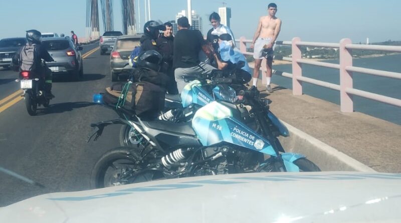 Evitaron una tragedia en el Puente General Belgrano: rescataron a una mujer que intentaba quitarse la vida