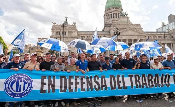 La CGT analiza convocar a un nuevo paro general y retoma su plan de lucha contra el Gobierno