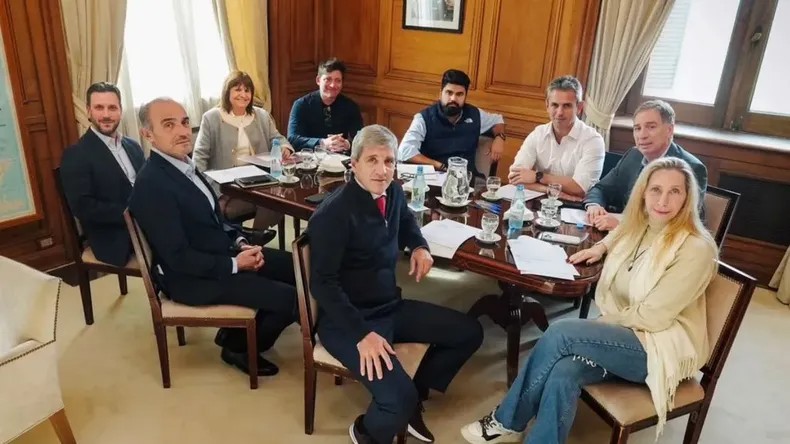 El Gobierno reúne a la mesa política para definir la estrategia legislativa tras el Mundial