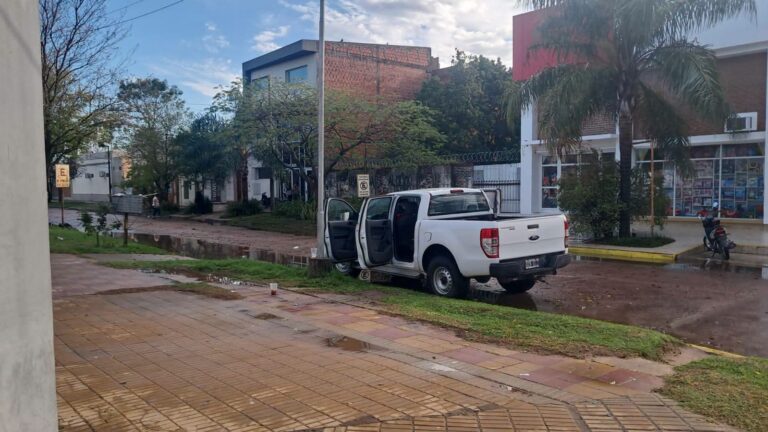 Las Breñas: investigan una muerte dudosa tras hallar a un hombre sin vida dentro de una camioneta