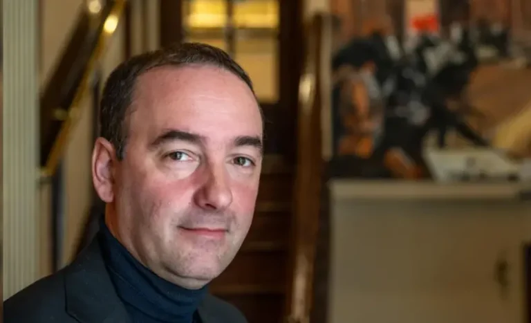 El hermano de Adorni atribuyó a un error de tipeo una diferencia de $117 millones en su declaración jurada