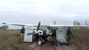 Misterio en Santiago del Estero: investigan una avioneta abandonada, bultos blancos y un supuesto rescate en helicóptero
