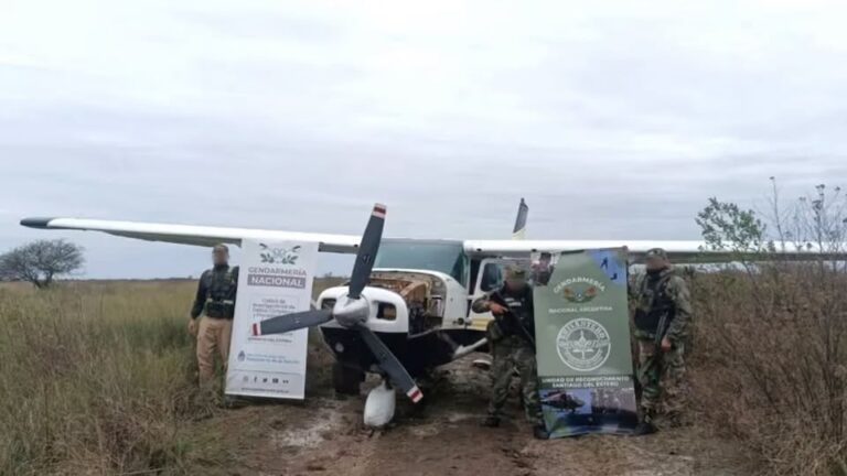 Misterio en Santiago del Estero: investigan una avioneta abandonada, bultos blancos y un supuesto rescate en helicóptero