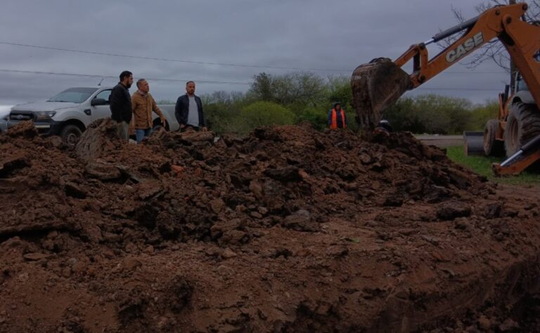 Colonia Elisa refuerza la prevención: intensifican la limpieza de canales y desagües ante posibles lluvias