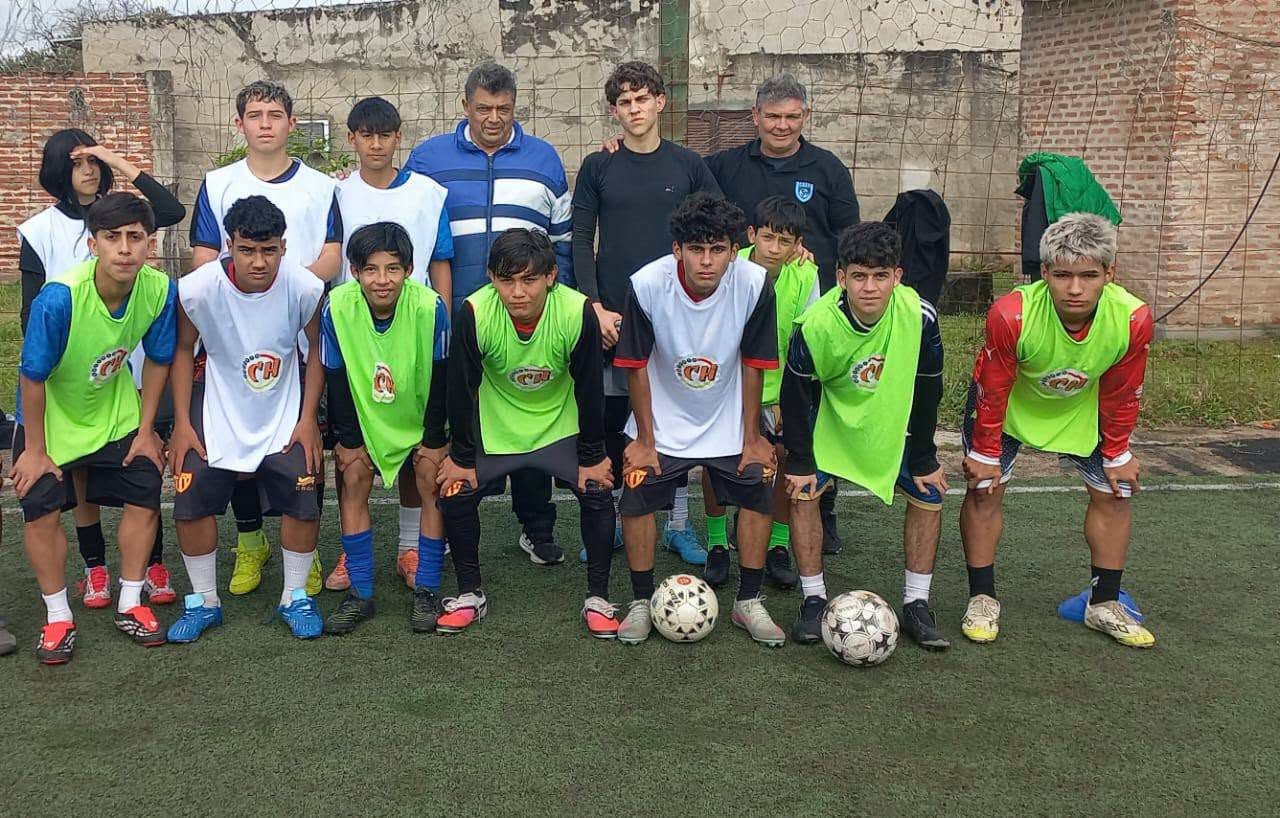 EXITOSA PRUEBA DE JÓVENES FUTBOLISTAS EN LA ESCONDIDA Y GENERAL SAN MARTÍN: ALGUNOS PODRÍAN VIAJAR A BUENOS AIRES