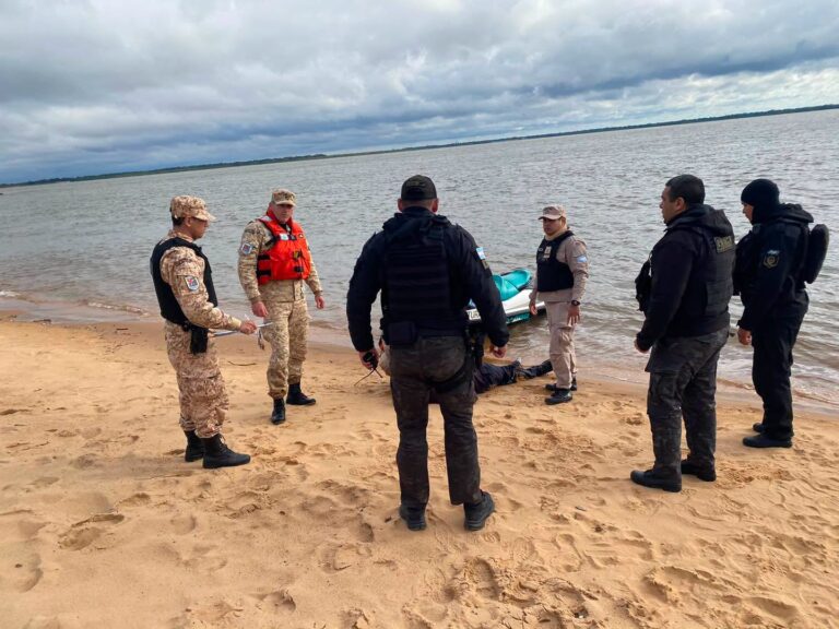 RESCATARON CON VIDA A UN HOMBRE QUE CAYÓ AL PARANÁ DESDE EL PUENTE GENERAL BELGRANO