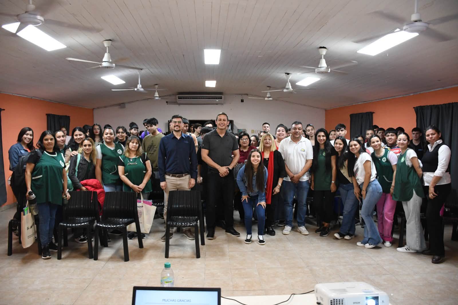 La Escondida: estudiantes del Nivel Terciario participaron de un taller sobre comunicación para la vida académica y laboral