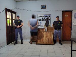 La Escondida: recuperaron tres ventanas robadas de un comercio y detuvieron a un joven de 20 años