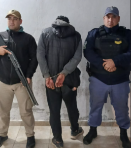 Presidencia de la Plaza: vecinos alertaron por un hombre que causaba molestias y descubrieron que tenía pedido de detención
