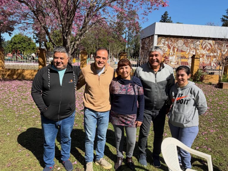 COLONIA ELISA: EL MUNICIPIO ENTREGÓ PINTURAS Y APORTARÁ MANO DE OBRA PARA RENOVAR LA PARROQUIA SANTA ROSA DE LIMA