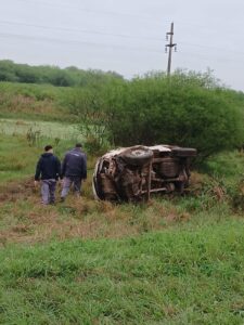 Pampa del Indio: quiso esquivar un caballo, perdió el control de su camioneta y terminó volcando sobre la Ruta 3