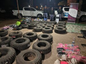 Golpe al contrabando en la Ruta 95: secuestraron 152 kilos de hoja de coca y más de 200 cubiertas cerca de Castelli