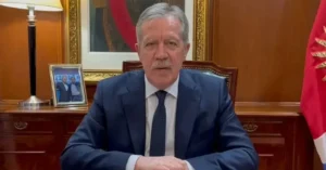 Santiago anuncia $2,4 millones para estatales; Zdero, dos refuerzos de $100.000: la diferencia es de 12 veces