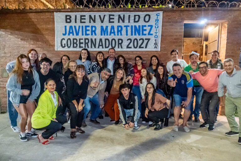 Javier Martínez continúa recorriendo Chaco y llevó su propuesta de escucha al barrio INSSSEP