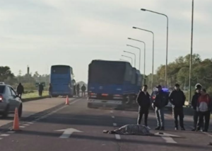 Tragedia en la Ruta 16: un hombre murió tras un choque entre una motocicleta y un colectivo